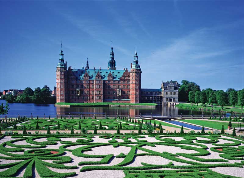 Amura,Dinamarca,Vikingos,Rey Harald,piedras rúnicas de Jelling,daneses,felicidad, Renaissance gardens at the Egeskov and Frederiksborg castles, Denmark.  