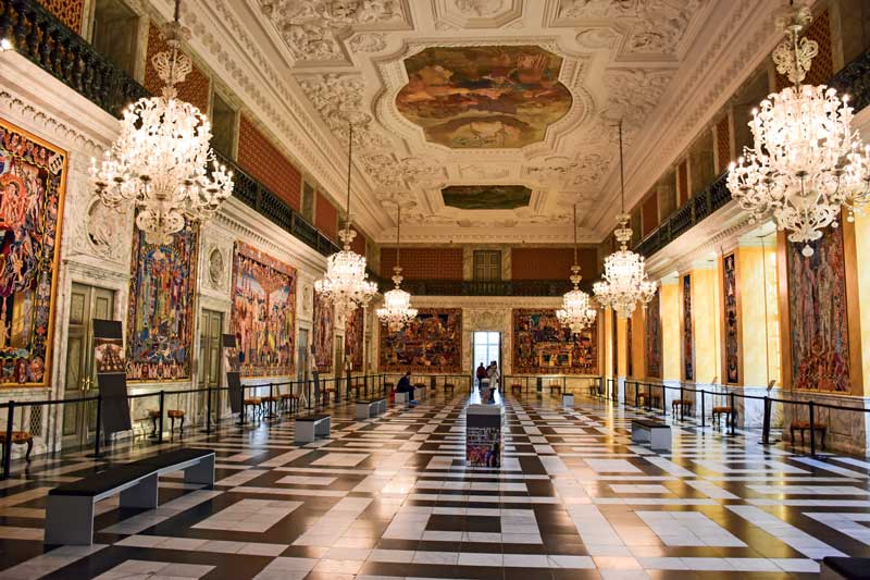 Amura,Dinamarca,Vikingos,Rey Harald,piedras rúnicas de Jelling,daneses,felicidad, Los tapices de la reina en el Palacio de Christiansborg. 