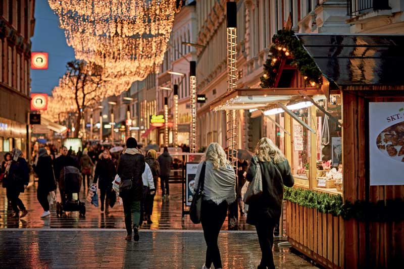 Amura,Dinamarca,Vikingos,Rey Harald,piedras rúnicas de Jelling,daneses,felicidad, Strøget es la zona comercial más larga de Europa. 