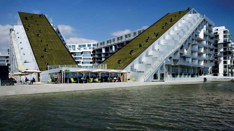 Amura,Dinamarca,Denmark,Una perspectiva holística, El estudio danés CEBRA combina instalaciones educativas de usos múltiples y espacios verdes. 