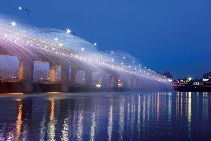 Amura,Corea del Sur,South Korea,Seúl,Busan,Isla Jeju,Villa de Bukchon Hanok, La fuente del puente Banpo. 