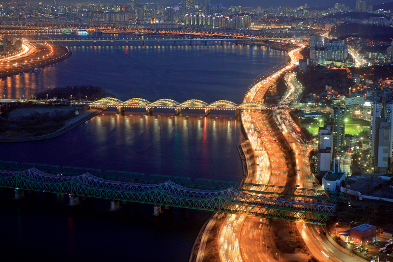 Amura,Corea del Sur,South Korea,Seúl,Busan,Isla Jeju,Villa de Bukchon Hanok, Seoul is the 5th most populous city in the world.