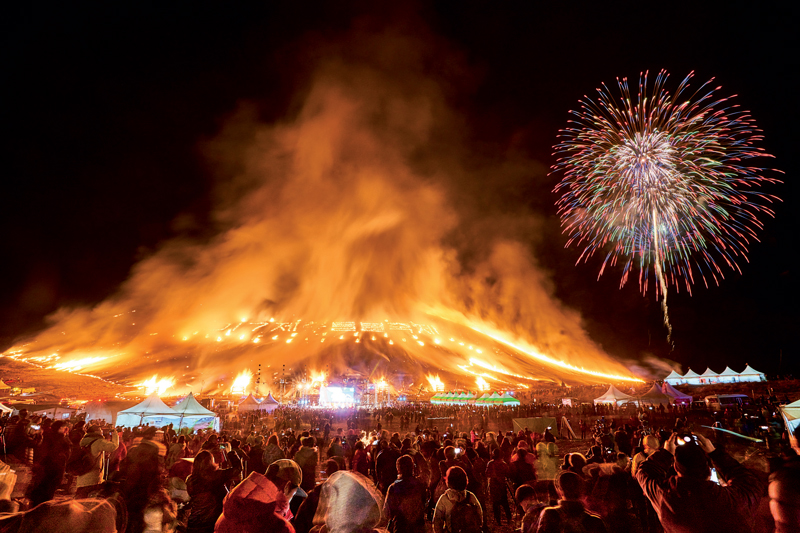 Amura,Corea del Sur,South Korea,Seúl,Busan,Isla Jeju,Villa de Bukchon Hanok, El Festival de la quema de campos de Jeongwol Daeboreum es una larga tradicón en Jeju.