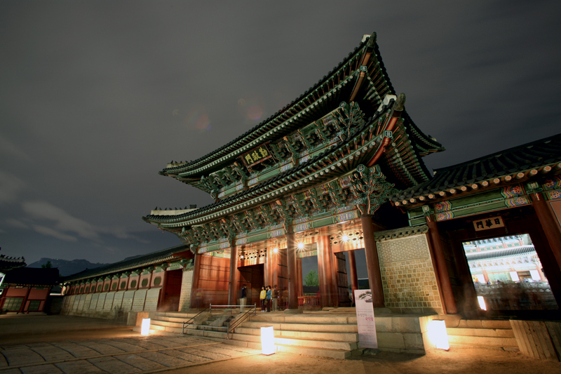 Amura,Corea del Sur,South Korea,Seoul,Seúl,Tips & Tops, Geunjeongmun es la tercera puerta interior en el palacio de Gyeongbokgung. 