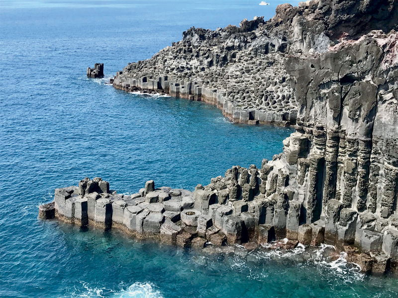 Amura,Corea del Sur,South Korea,Seoul,Seúl,Tips & Tops, El Acantilado Daepo Jusangjeolli es un monumento cultural en la isla de Jeju.