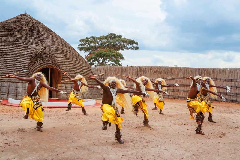 Amura, AmuraWorld,Rwanda,Ruanda,Compás Internacional,International Compass , A través de la danza se ofrenda y celebra cada suceso social desde tiempos remotos. 