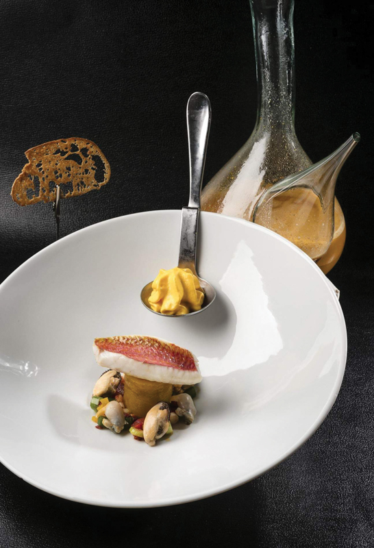Amura,Agde,Guía Michelin,L’Auberge du Vieux Puits,chef Gilles Goujon , Tres estrellas Michelin bien ganadas al cuidar tanto el sabor como los detalles, por ello la cuisine française es una de las mejores del mundo. 