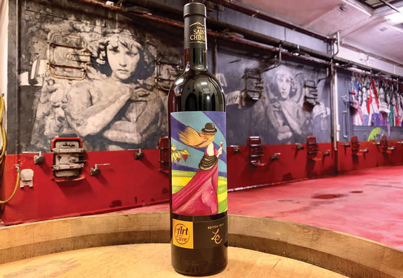 Amura,Agde,Languedoc en voga con l’Art en cave®,tasters,Saint-Chinian, The female silouhette is represented in the 2019 label edition.