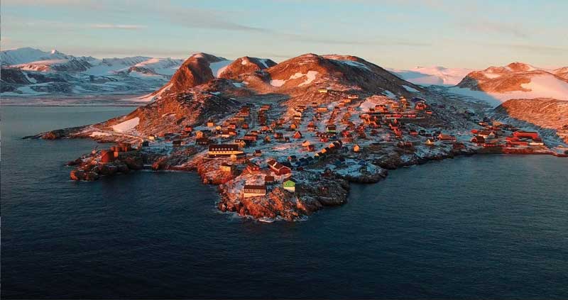 Amura,AmuraWorld,AmuraYachts,Groenlandia, La región tiene cabañas, nieve, mar y rocas volcánicas como en Disko Bay.