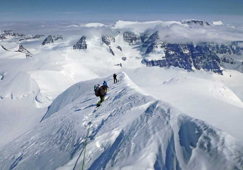 Amura,AmuraWorld,AmuraYachts,Groenlandia, GunnbjørnFjeld, es una de las montañas más altas de Groenlandia.