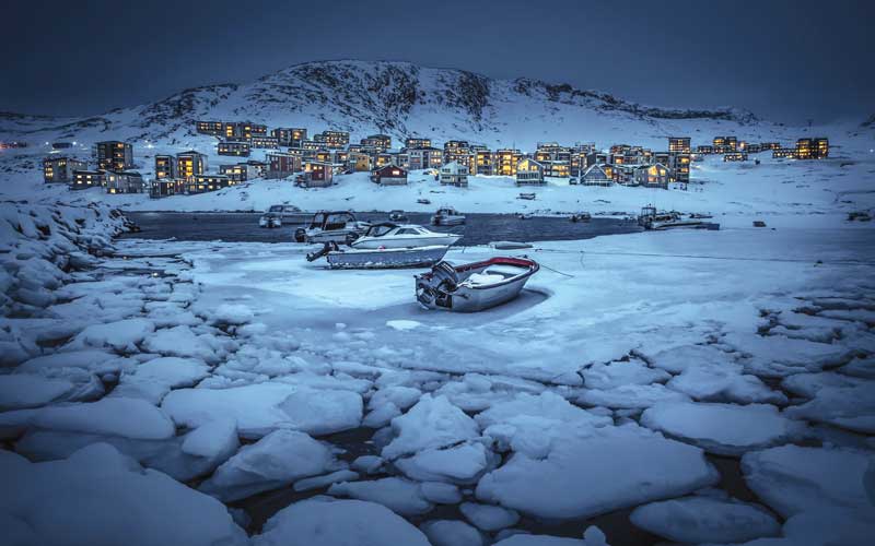 Amura,AmuraWorld,AmuraYachts,Groenlandia, Qinngorput, suburb of Nuuk, has illuminated apartments, to enjoy the northern lights.