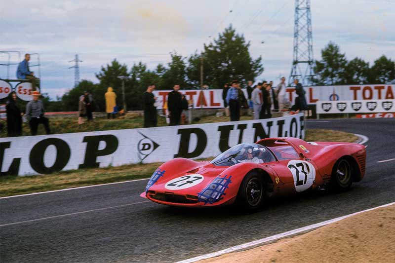 Amura, AmuraWorld,AmuraYachts,Groenlandia,Ford vs Ferrari, Fotografía original del piloto mexicano Pedro Rodriguez compitiendo en Le Mans 1966 con el número 27. Lástima que no hacen mención de él en la película.
