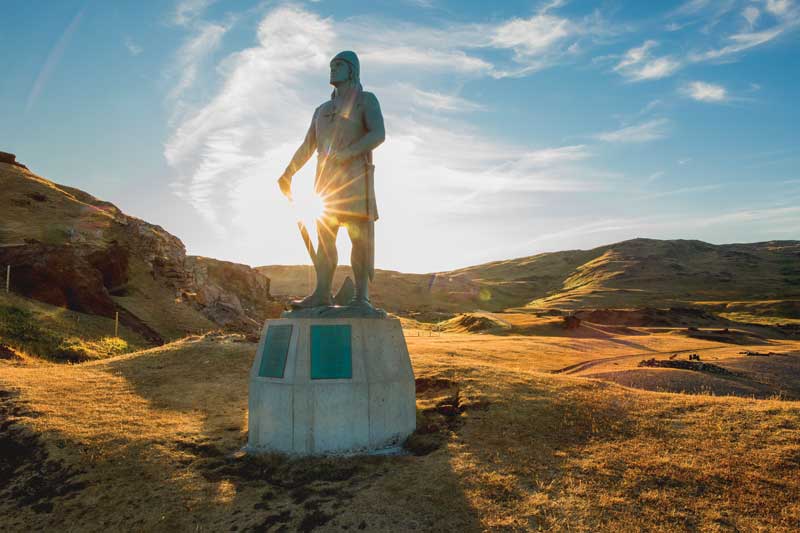 Amura, AmuraWorld,AmuraYachts,Groenlandia,Erik el Rojo, Estatua de Leif Eriksson, “el afortunado”, cuidando su territorio.