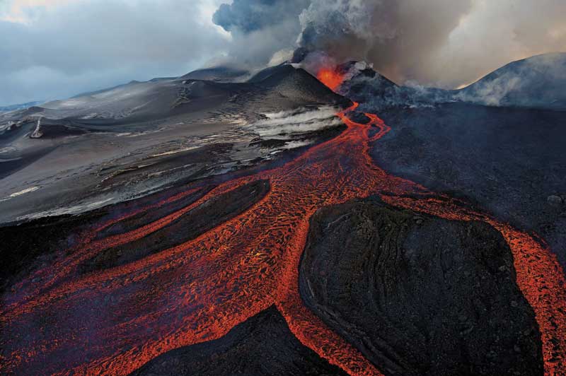 Amura, Amura World,Homenaje a la vida, Volcanes en erupción perpetua. 