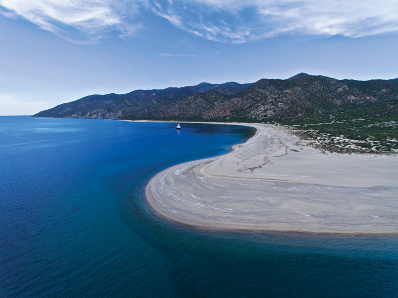 Amura, Amura World,Homenaje a la vida,Yates exploradores de Cantiere delle Marche, Inmersión en las aguas trasparentes de Isla Cerralvo.