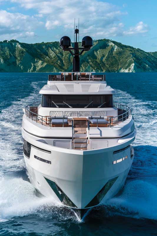 Amura, Amura Yachts, AmuraWorld,Custome Line,Custom Line Navetta 30: un nuevo prototipo náutico, 