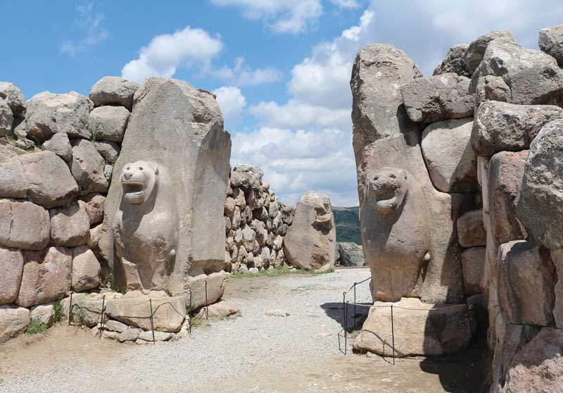 Amura,AmuraWorld,AmuraYachts,Anatolia, un mosaico de mil culturas, Puerta del León ubicada en el recinto exterior de las murallas de Hattusa. 