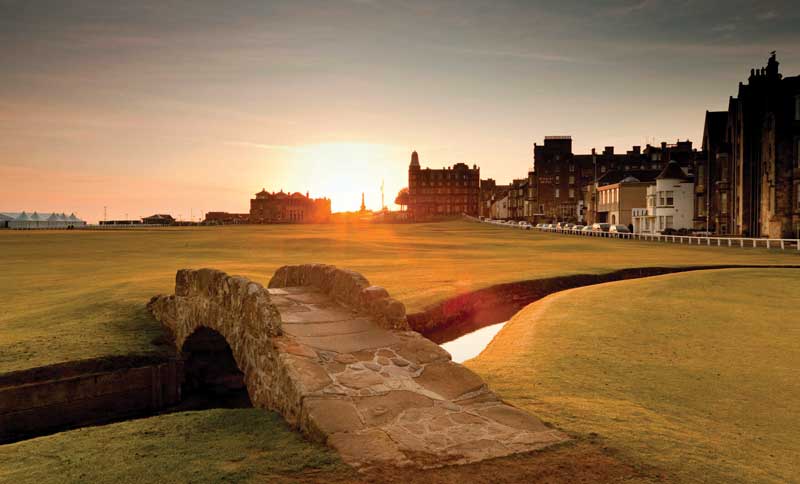 Amura,AmuraWorld,AmuraYachts,Las joyas del golf, Swilcan Bridge, un puente con más de 700 años de historia.