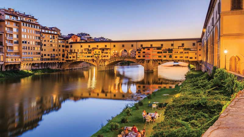Amura,AmuraWorld,AmuraYachts,Toscana enoturismo e historia, The Arno River is crossed by the Ponte Vecchio in Florence.