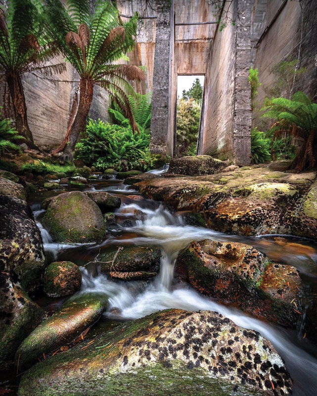 Amura,AmuraWorld,AmuraYachts,Tasmania, Reminiscencias de una antigua presa que con palas y carretillas controló alguna vez al río Cascade.